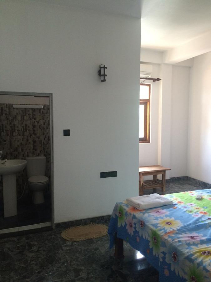 Hotel Athina & Restaurant Chilaw Kültér fotó