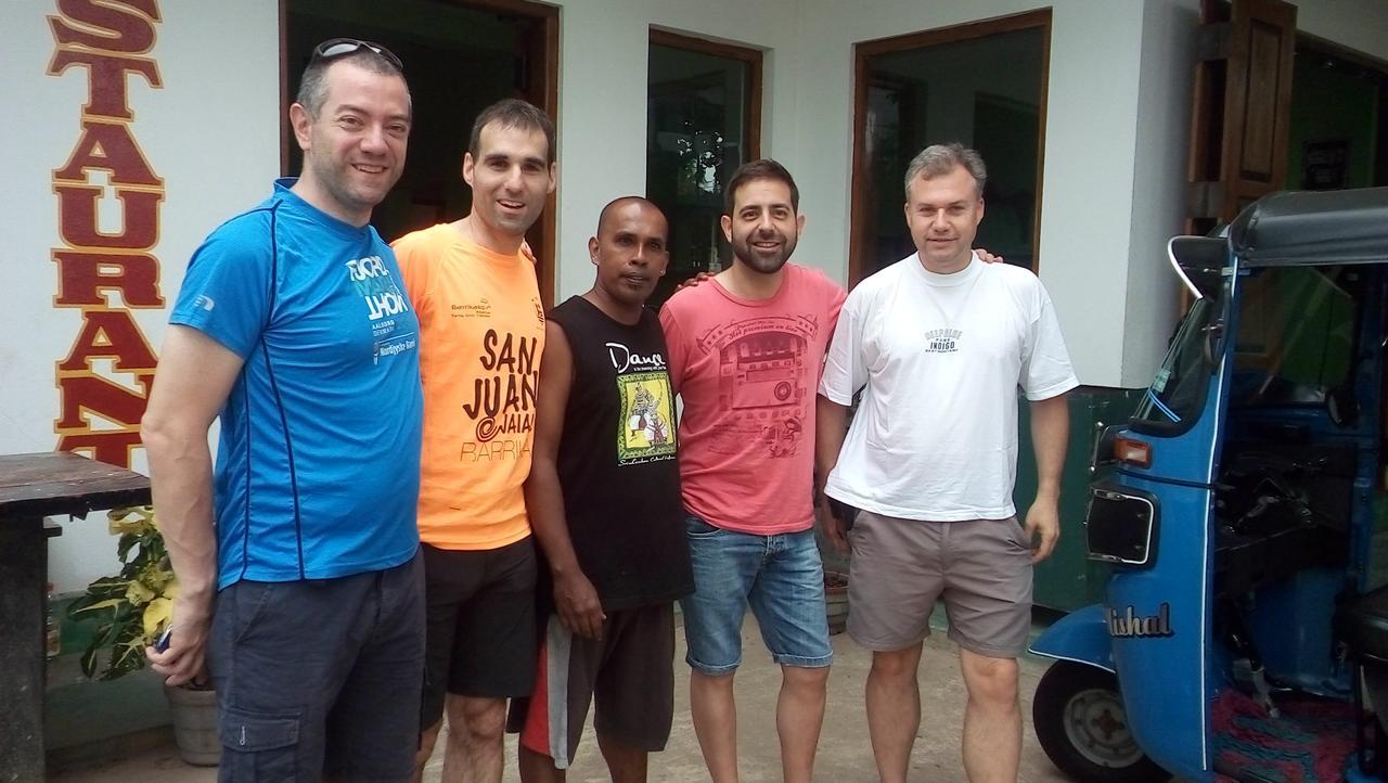 Hotel Athina & Restaurant Chilaw Kültér fotó