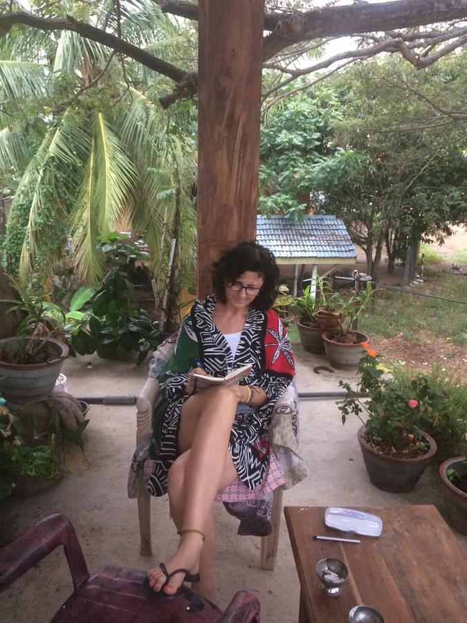 Hotel Athina & Restaurant Chilaw Kültér fotó