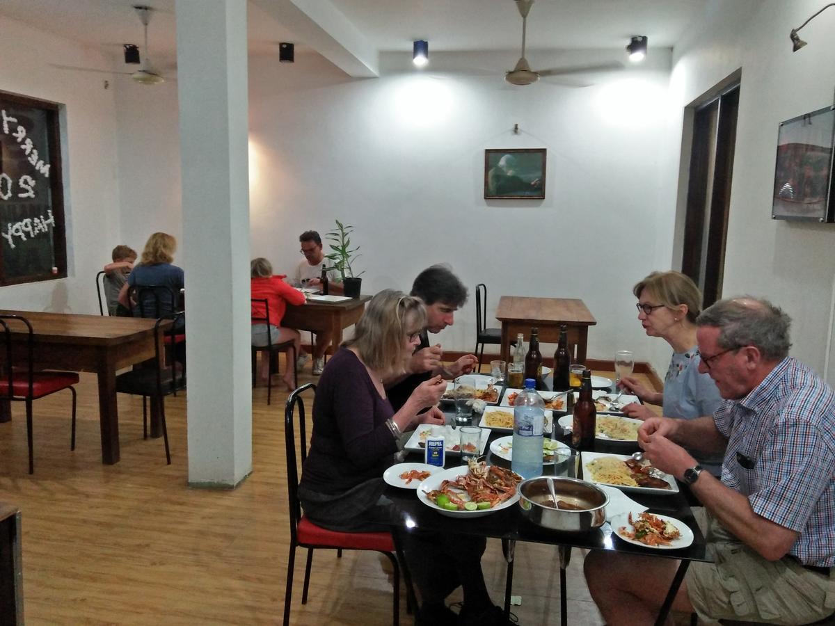 Hotel Athina & Restaurant Chilaw Kültér fotó